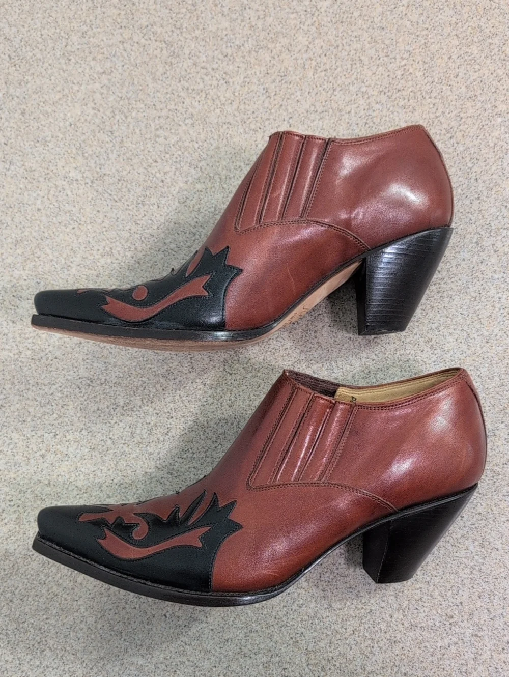 Charlie 1 Horse Ankle Boots, Booties, Brown W Black Design, Western, Women's 9.5